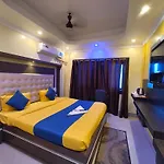 Luxury Sea View Room - Hotel Bollywood 2 Beach View Puri হোটেল বলিউড 2 বিচ ভিউ পুরী- Fully-Air-Conditioned-Hotel Card Payment Accepted Near-Sea-Beach-&-Temple With-Wifi-Parking-And Restaurant-Availability- All Room Side Sea View - Book Now