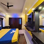 Luxury Sea View Room - Hotel Bollywood 2 Beach View Puri হোটেল বলিউড 2 বিচ ভিউ পুরী- Fully-Air-Conditioned-Hotel Card Payment Accepted Near-Sea-Beach-&-Temple With-Wifi-Parking-And Restaurant-Availability- All Room Side Sea View - Book Now