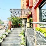 Hotel Rockbay ! Puri, Swimming Pool-Lift-And-Parking-Facility Near Sea Beach & Temple Breakfast Included
