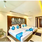 Puri Hotel A M B I K A - P A L A C E Near Sea Beach And Temple