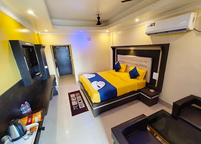Luxury Sea View Room - Hotel Bollywood 2 Beach View Puri হোটেল বলিউড 2 বিচ ভিউ পুরী- Fully-Air-Conditioned-Hotel Card Payment Accepted Near-Sea-Beach-&-Temple With-Wifi-Parking-And Restaurant-Availability- All Room Side Sea View - Book Now