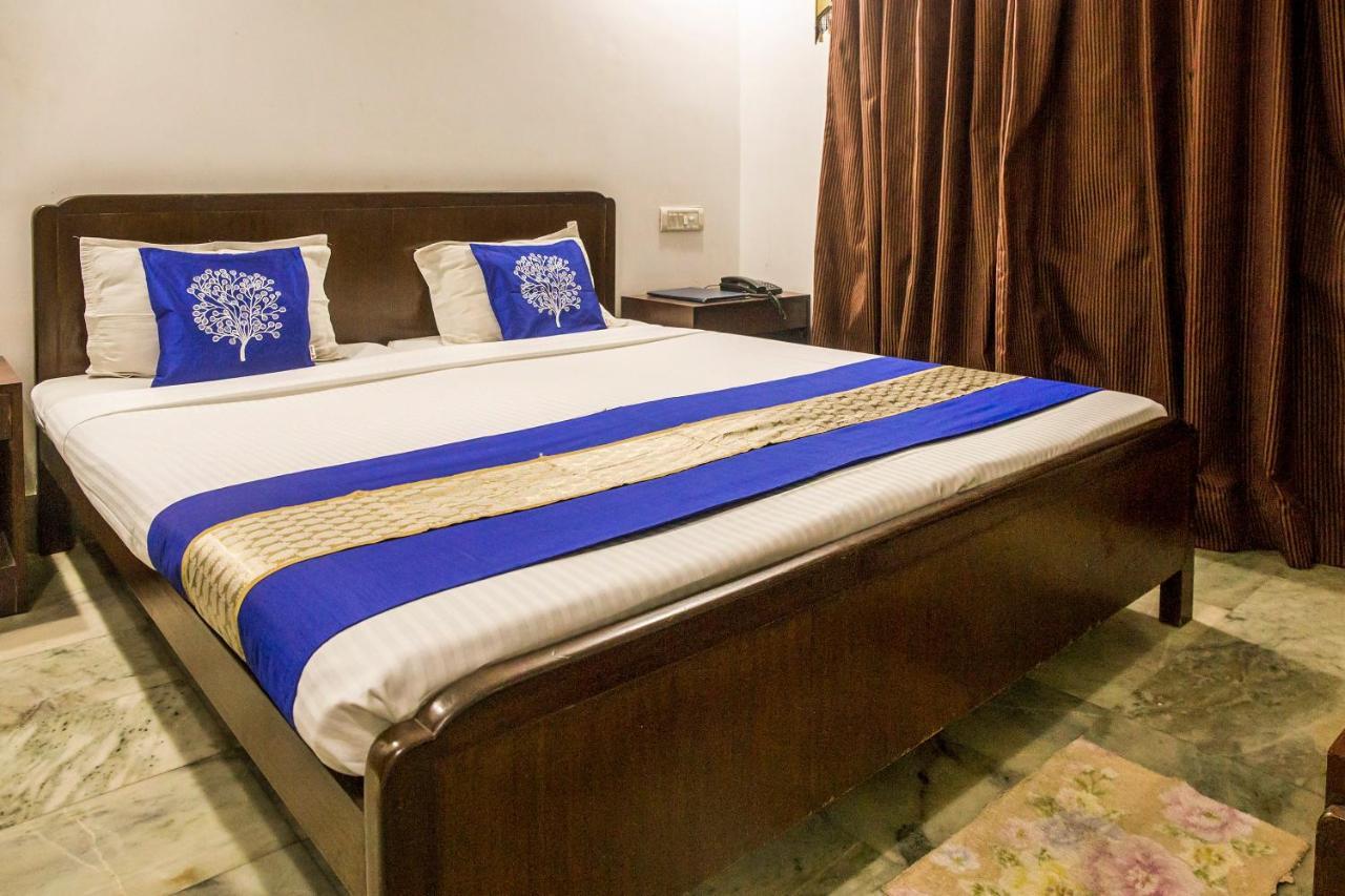 Oyo Capital O 5879 Radha Damodar Residency Hotel
