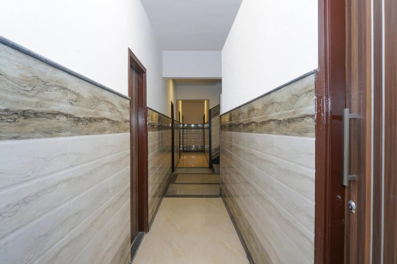 Hotel Oyo Capital O 5879 Radha Damodar Residency