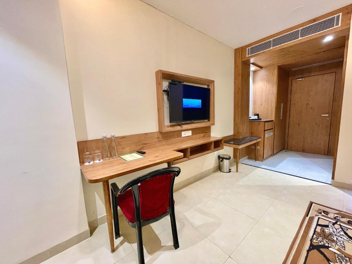 Rockbay ! Puri, Swimming Pool-lift-and-parking-facility Near Sea Beach & Temple Breakfast Included Puri