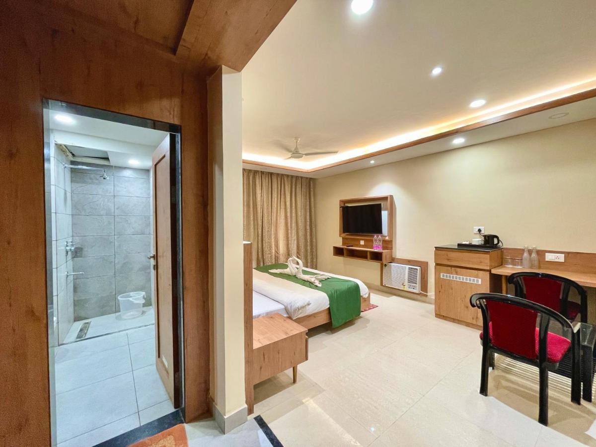 Hotel Rockbay ! Puri, Swimming Pool-lift-and-parking-facility Near Sea Beach & Temple Breakfast Included Puri