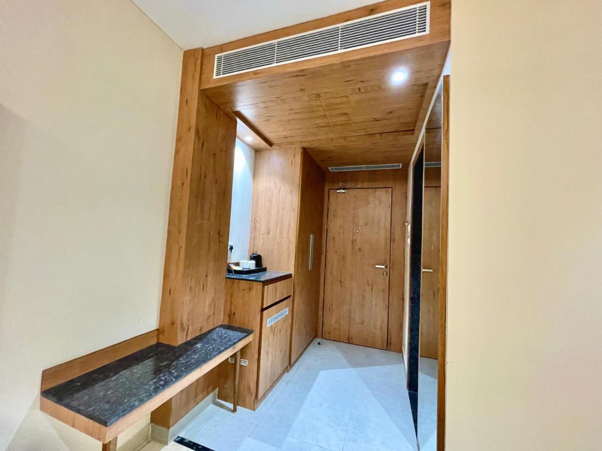 Hotel Rockbay ! Puri, Swimming Pool-lift-and-parking-facility Near Sea Beach & Temple Breakfast Included Puri