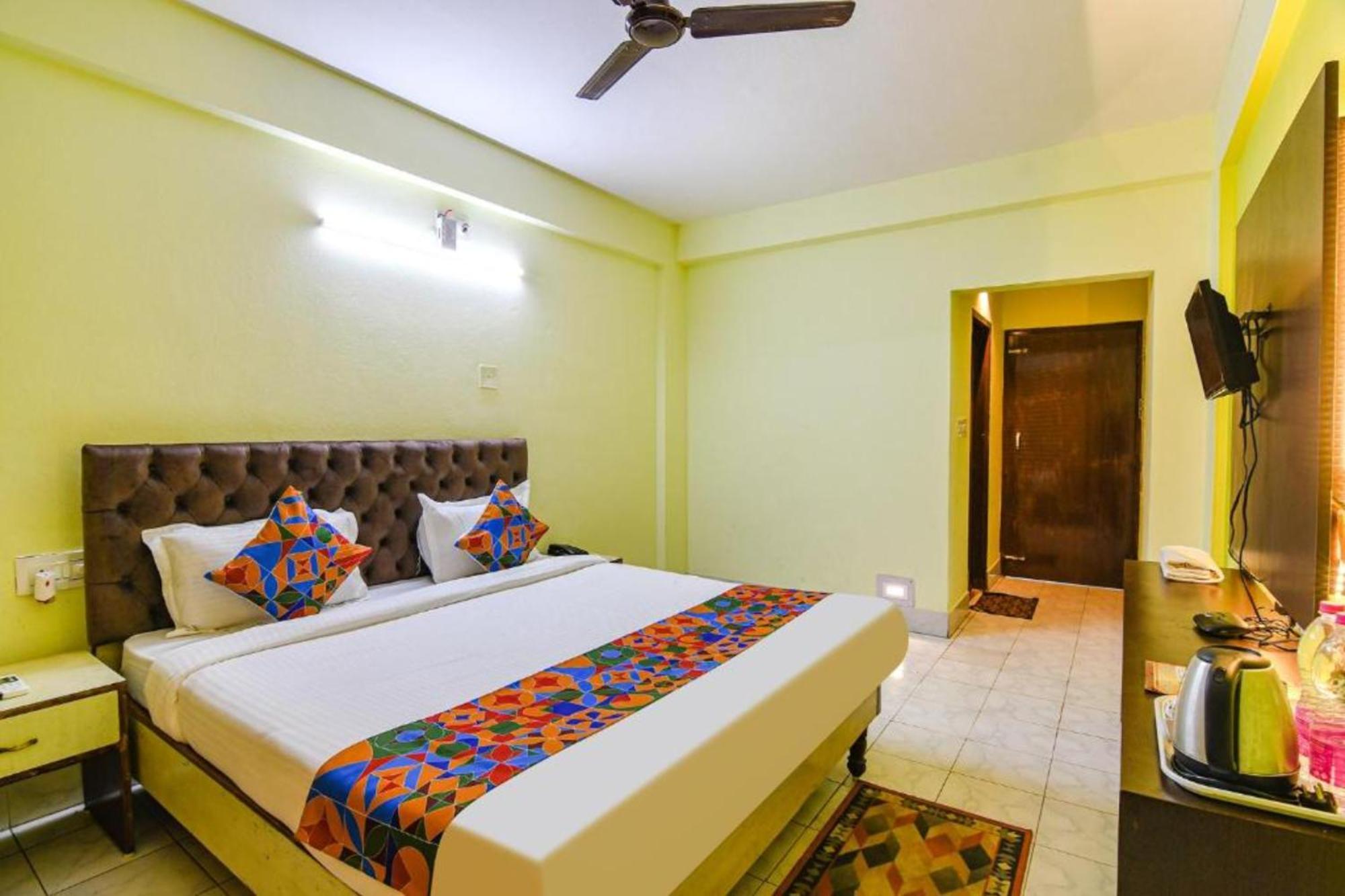 Luxury Sea View - Bollywood 2 Beach View হোটেল বলিউড 2 বিচ ভিউ পুরী- Fully-air-conditioned-hotel Card Payment Accepted Near-sea-beach-&-temple With-wifi-parking-and Restaurant-availability- All Side Sea View - Book Now