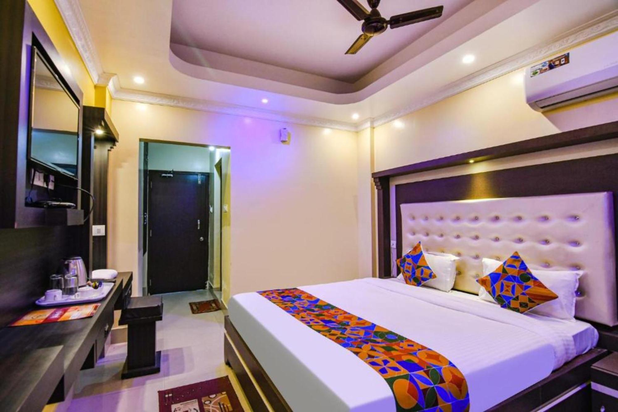 Luxury Sea View - Bollywood 2 Beach View হোটেল বলিউড 2 বিচ ভিউ পুরী- Fully-air-conditioned-hotel Card Payment Accepted Near-sea-beach-&-temple With-wifi-parking-and Restaurant-availability- All Side Sea View - Book Now 4*