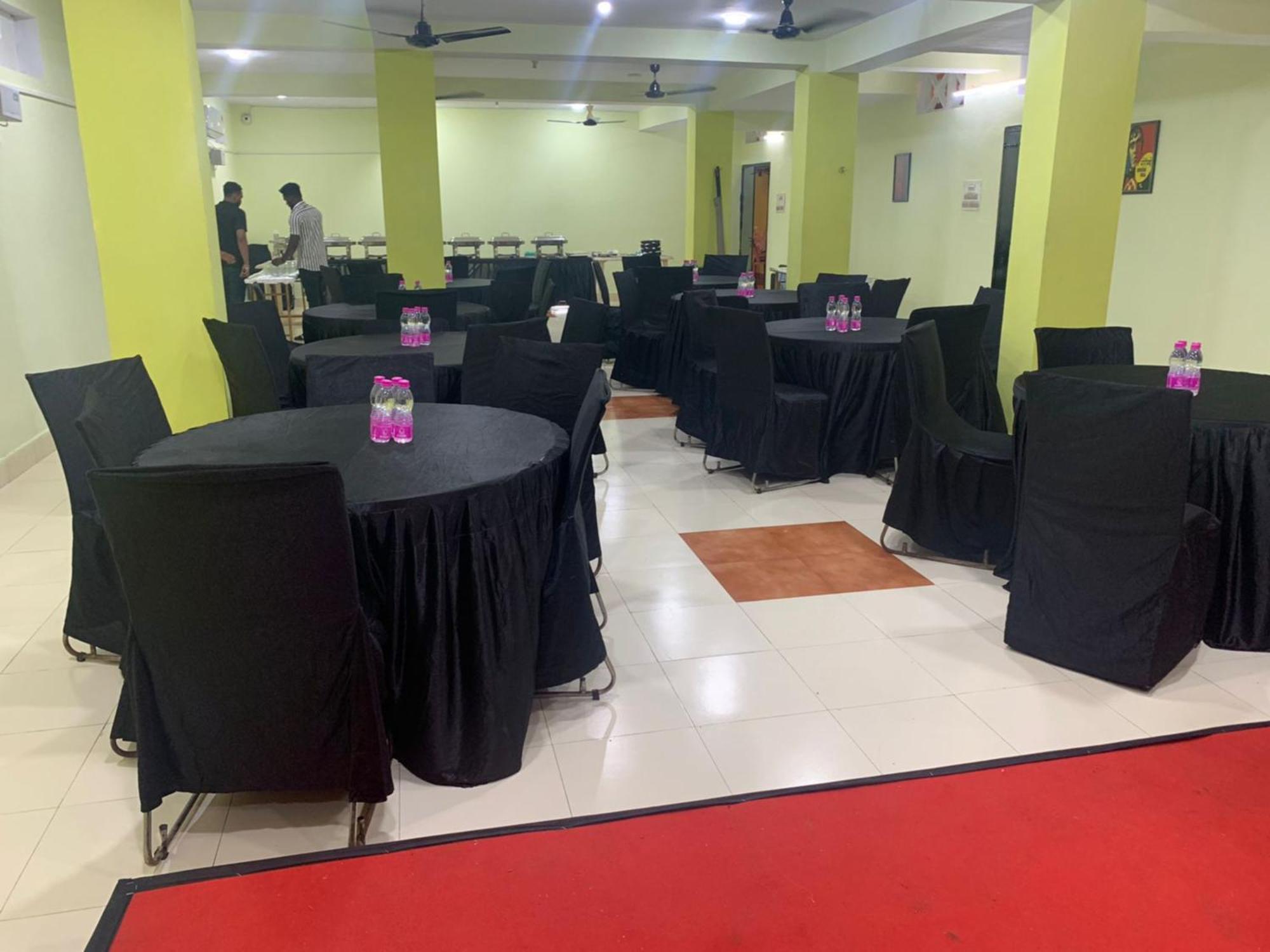 Luxury Sea View - Bollywood 2 Beach View হোটেল বলিউড 2 বিচ ভিউ পুরী- Fully-air-conditioned-hotel Card Payment Accepted Near-sea-beach-&-temple With-wifi-parking-and Restaurant-availability- All Side Sea View - Book Now 4*