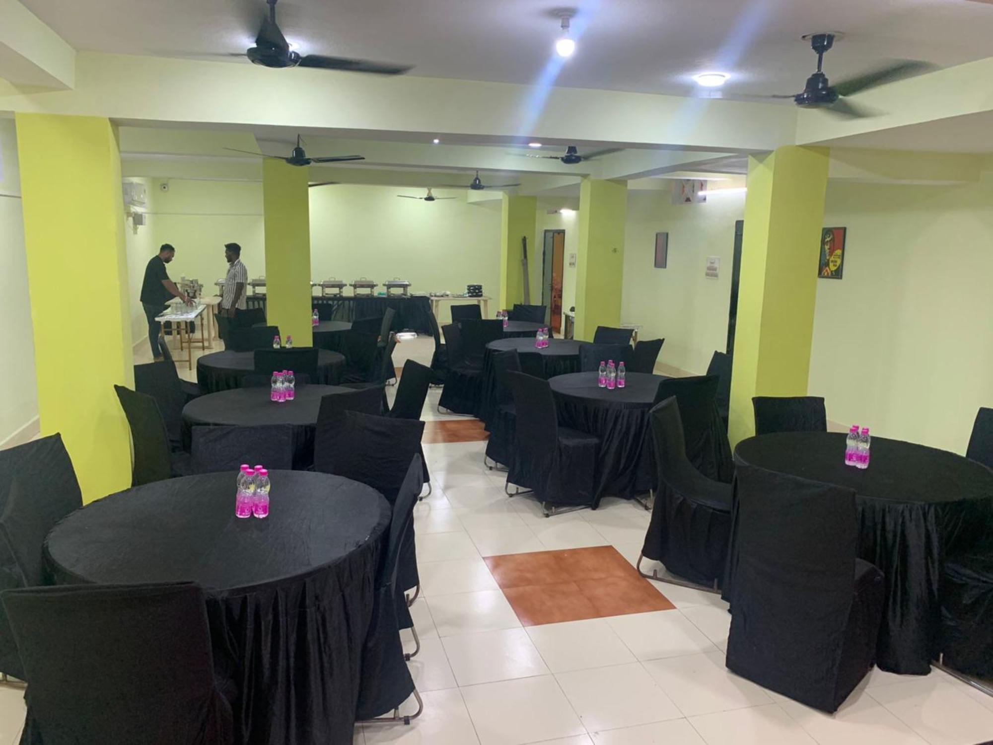 Hotel Luxury Sea View - Bollywood 2 Beach View হোটেল বলিউড 2 বিচ ভিউ পুরী- Fully-air-conditioned-hotel Card Payment Accepted Near-sea-beach-&-temple With-wifi-parking-and Restaurant-availability- All Side Sea View - Book Now 4*