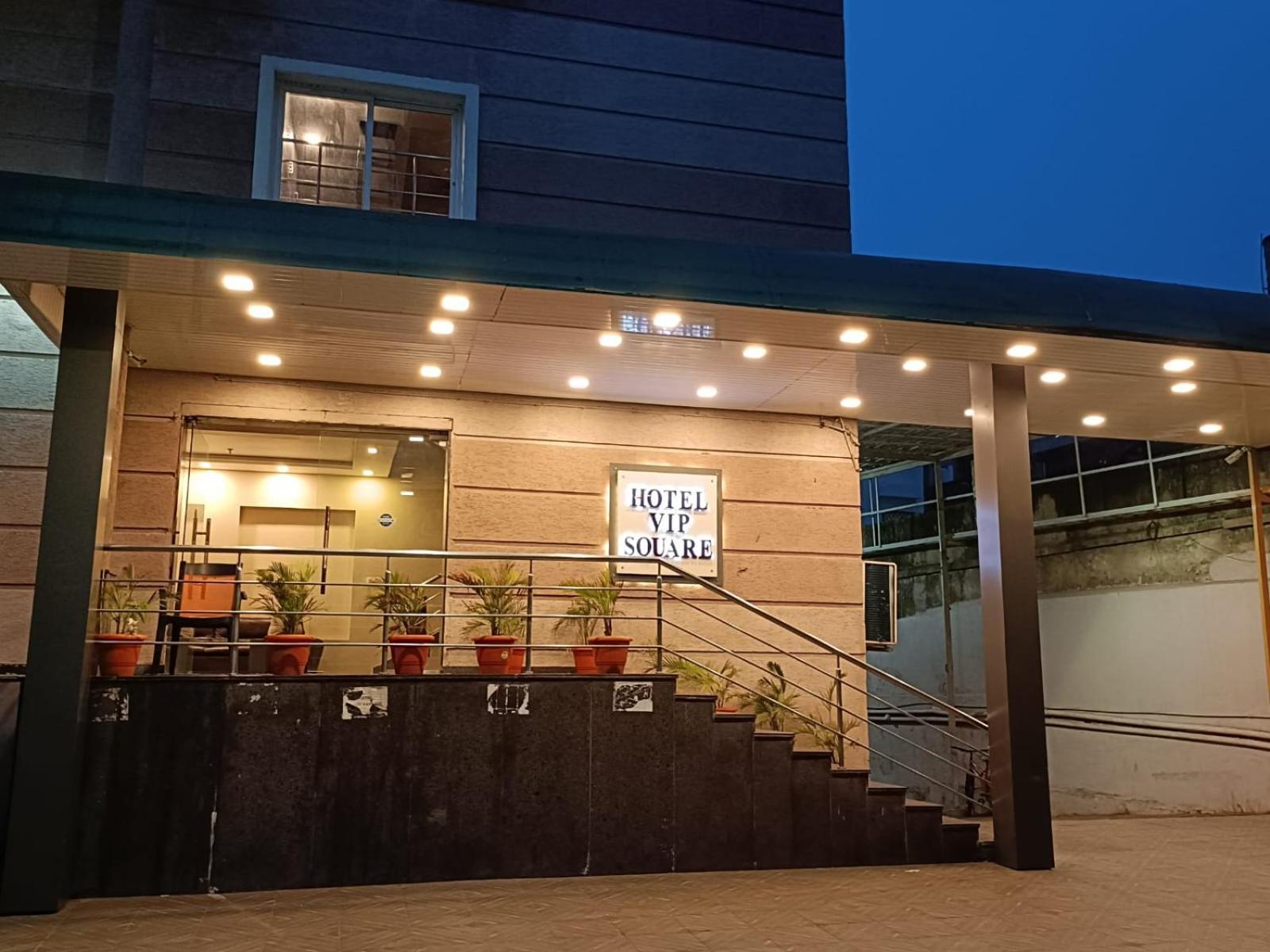 Hotel Vip Square 3*