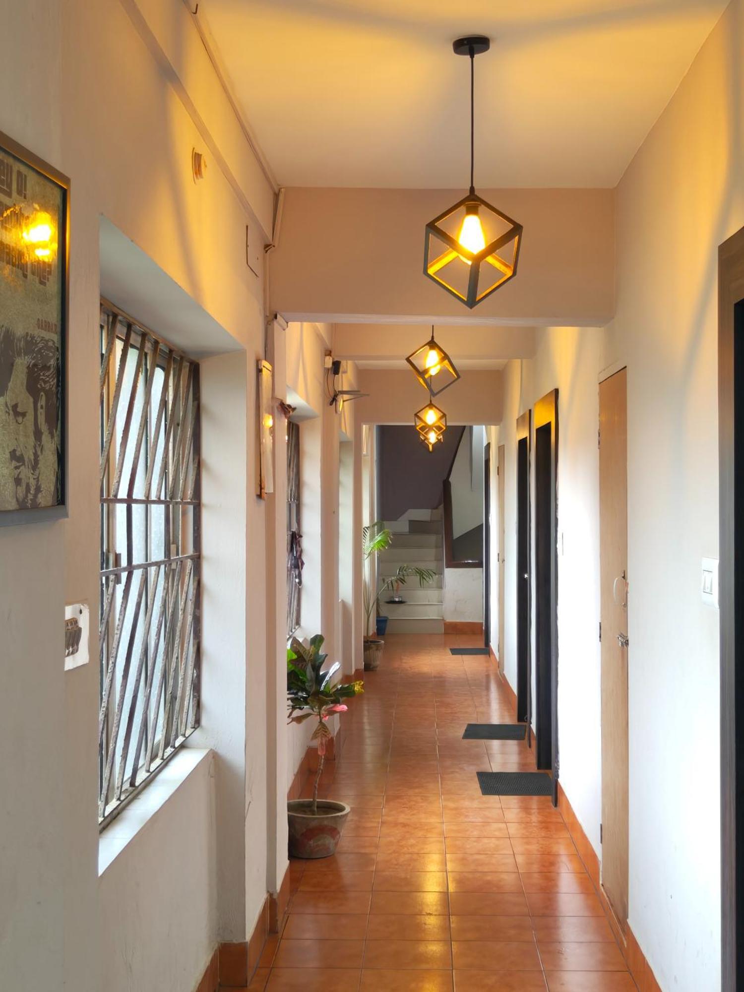 Luxury Sea View - Bollywood 2 Beach View হোটেল বলিউড 2 বিচ ভিউ পুরী- Fully-air-conditioned-hotel Card Payment Accepted Near-sea-beach-&-temple With-wifi-parking-and Restaurant-availability- All Side Sea View - Book Now 4*
