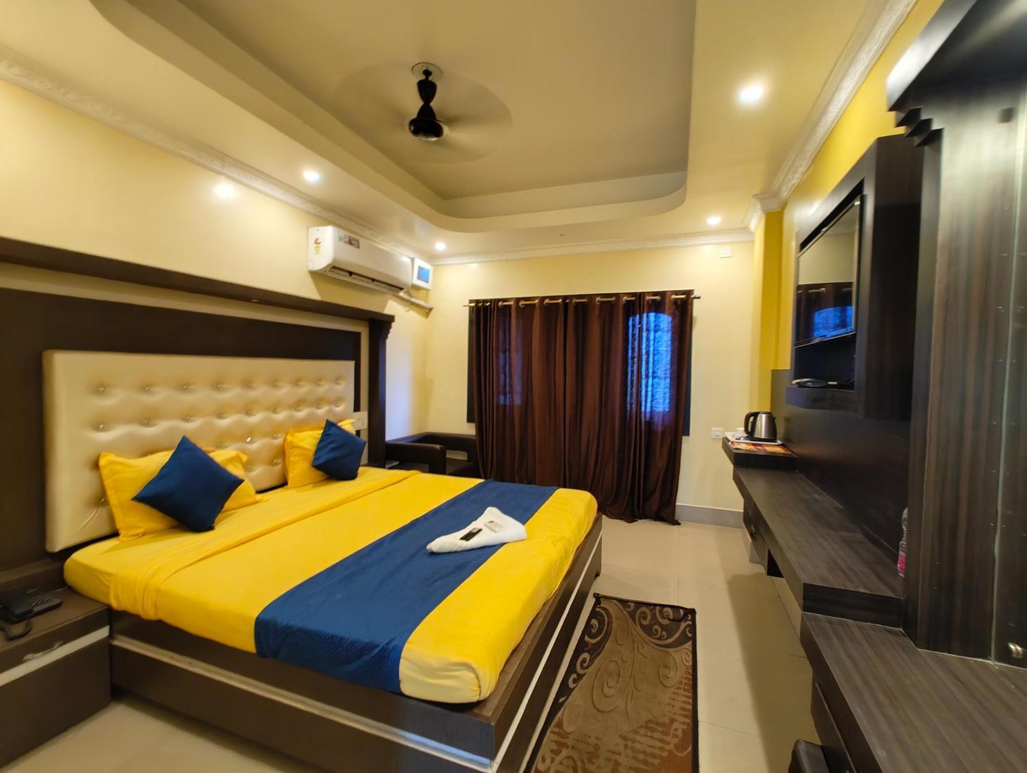 Luxury Sea View - Bollywood 2 Beach View হোটেল বলিউড 2 বিচ ভিউ পুরী- Fully-air-conditioned-hotel Card Payment Accepted Near-sea-beach-&-temple With-wifi-parking-and Restaurant-availability- All Side Sea View - Book Now Puri