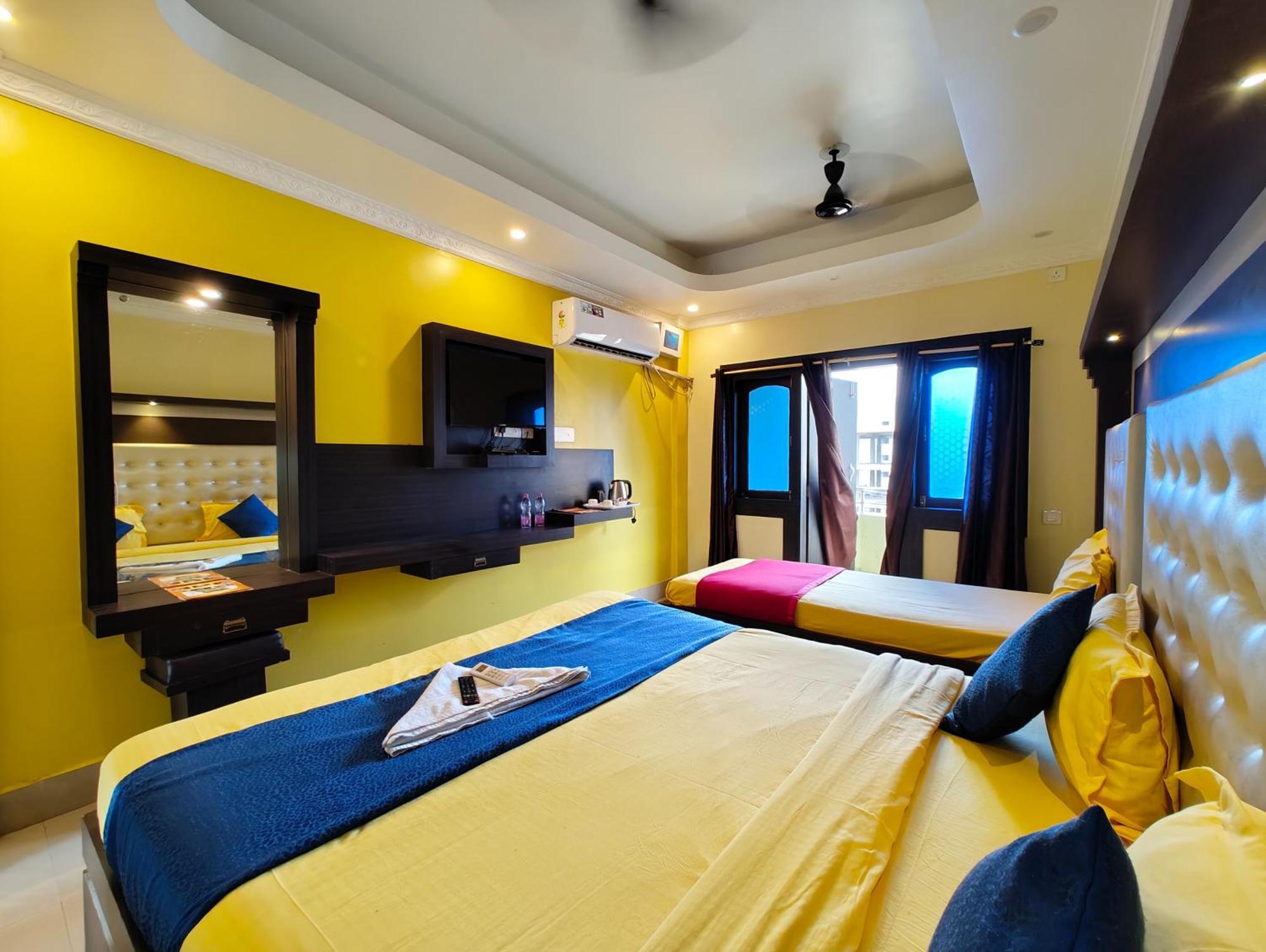 Luxury Sea View - Bollywood 2 Beach View হোটেল বলিউড 2 বিচ ভিউ পুরী- Fully-air-conditioned-hotel Card Payment Accepted Near-sea-beach-&-temple With-wifi-parking-and Restaurant-availability- All Side Sea View - Book Now Puri