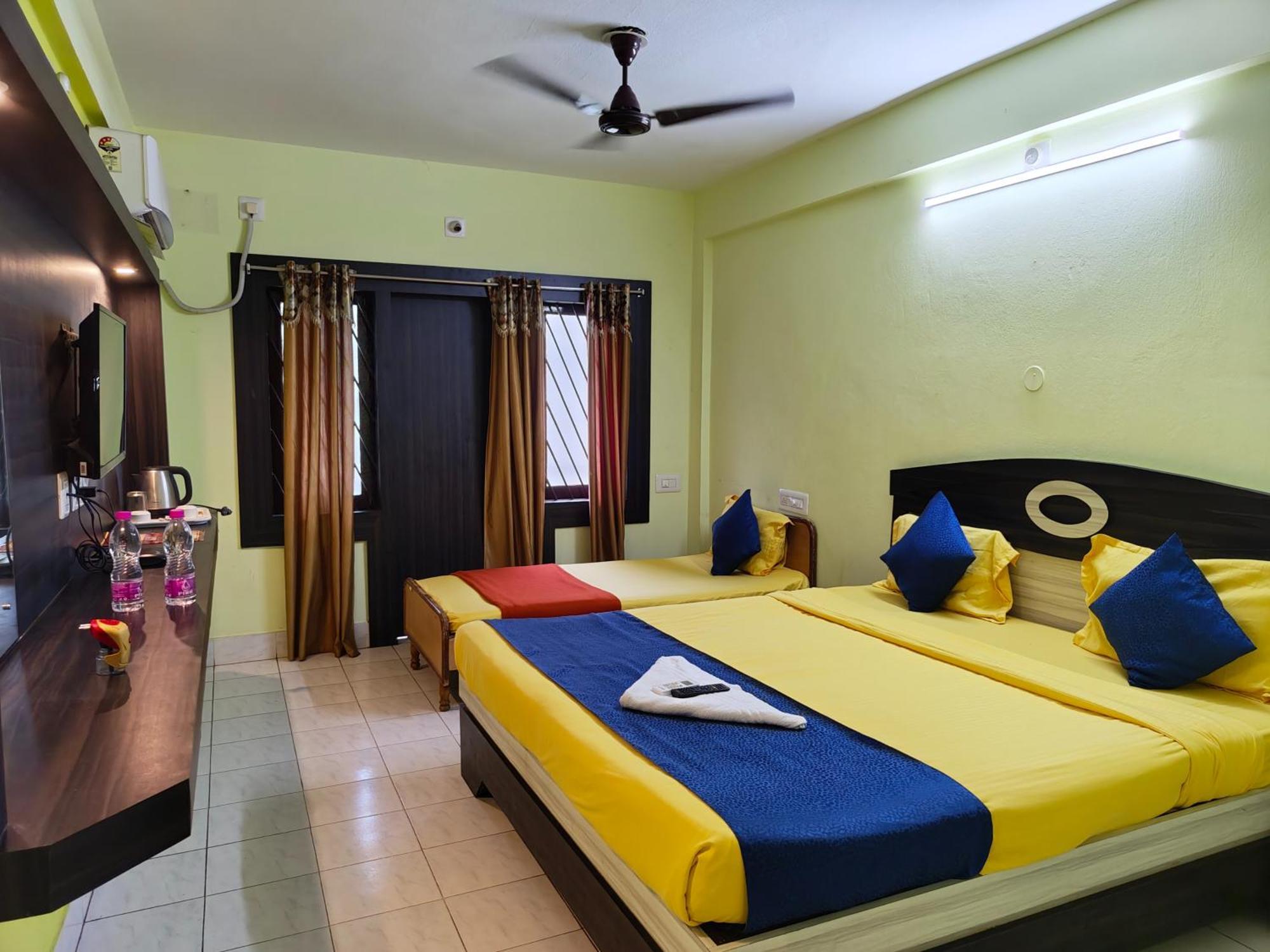 Luxury Sea View - Bollywood 2 Beach View হোটেল বলিউড 2 বিচ ভিউ পুরী- Fully-air-conditioned-hotel Card Payment Accepted Near-sea-beach-&-temple With-wifi-parking-and Restaurant-availability- All Side Sea View - Book Now Hotel 4*