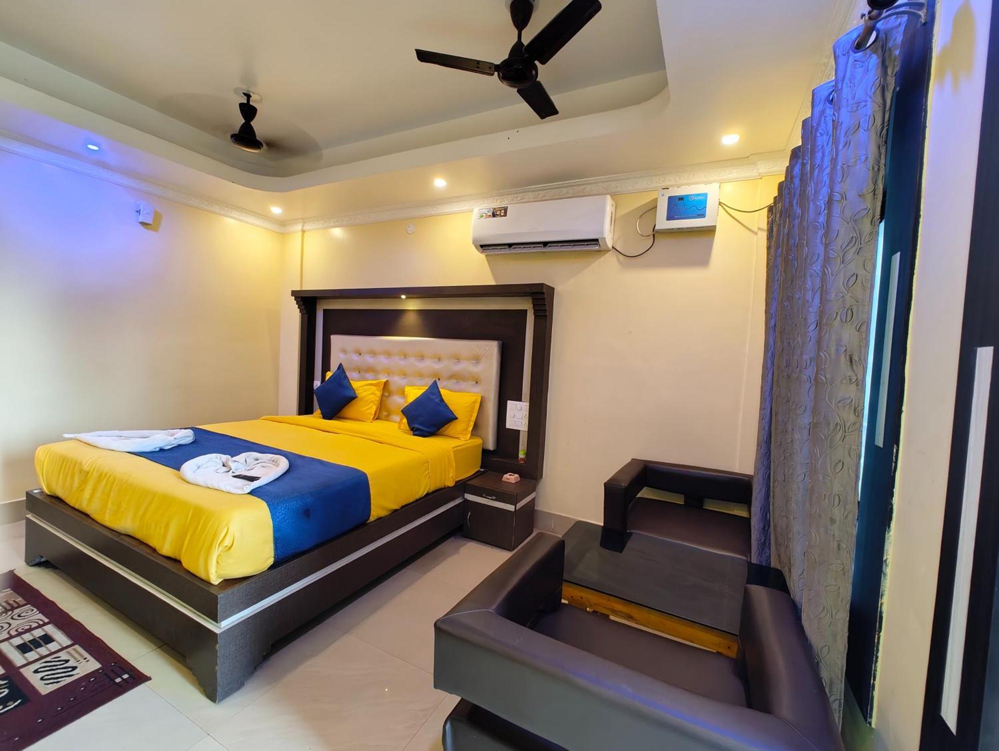 Hotel Luxury Sea View - Bollywood 2 Beach View হোটেল বলিউড 2 বিচ ভিউ পুরী- Fully-air-conditioned-hotel Card Payment Accepted Near-sea-beach-&-temple With-wifi-parking-and Restaurant-availability- All Side Sea View - Book Now