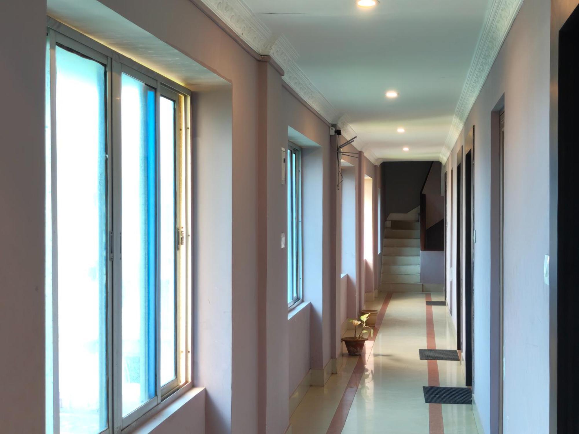 Luxury Sea View - Bollywood 2 Beach View হোটেল বলিউড 2 বিচ ভিউ পুরী- Fully-air-conditioned-hotel Card Payment Accepted Near-sea-beach-&-temple With-wifi-parking-and Restaurant-availability- All Side Sea View - Book Now Hotel Puri