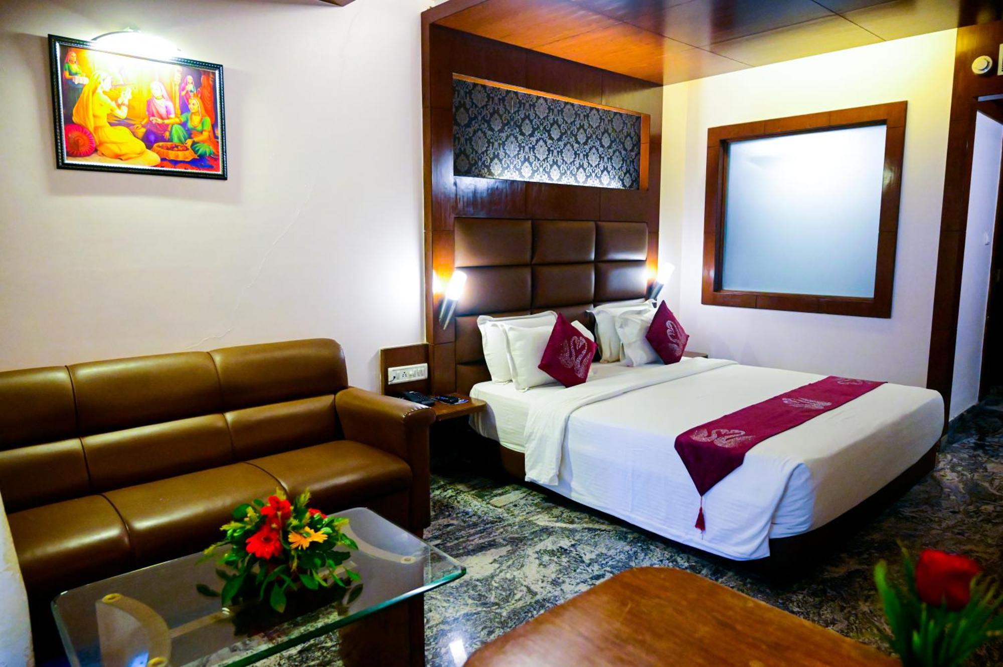 Hotel Jamindars Palace 4*
