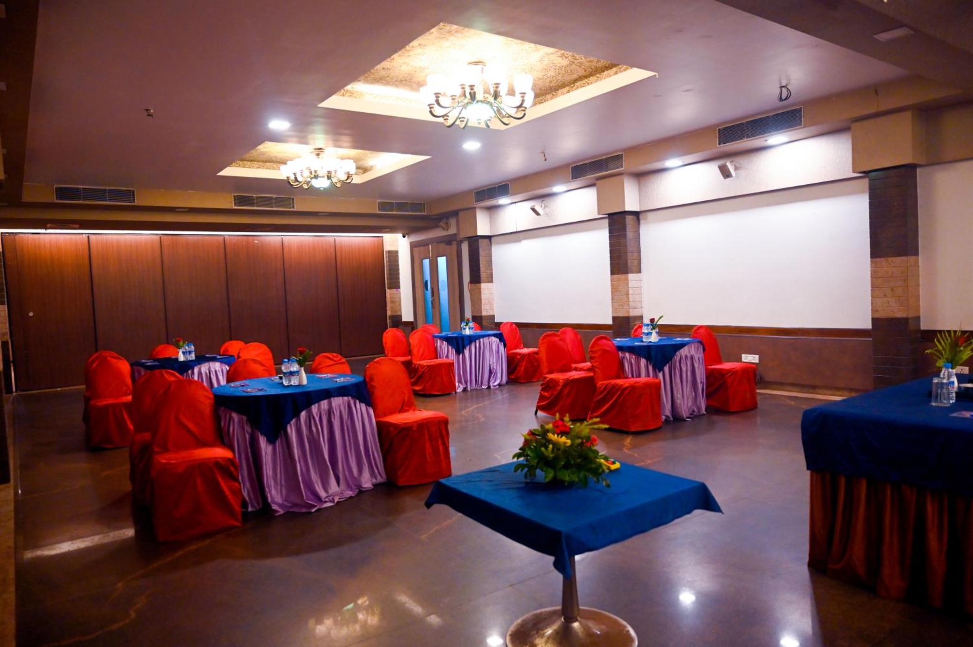 Hotel Jamindars Palace 4*