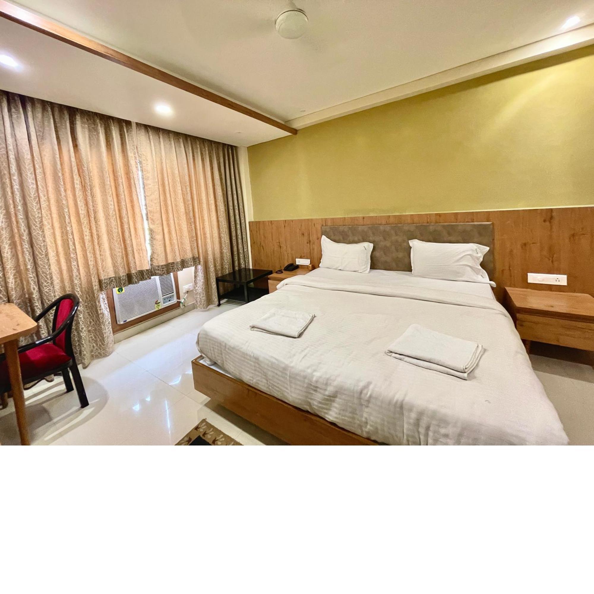 Hotel Rockbay ! Puri, Swimming Pool-lift-and-parking-facility Near Sea Beach & Temple Breakfast Included Puri