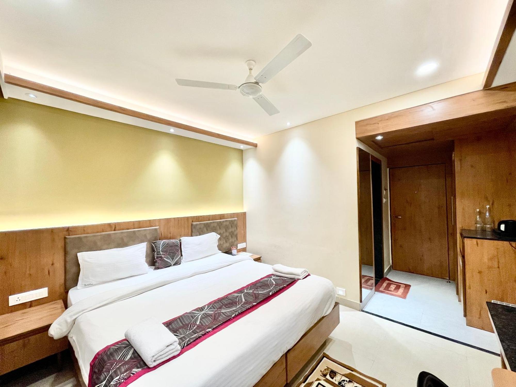 Hotel Rockbay ! Puri, Swimming Pool-lift-and-parking-facility Near Sea Beach & Temple Breakfast Included