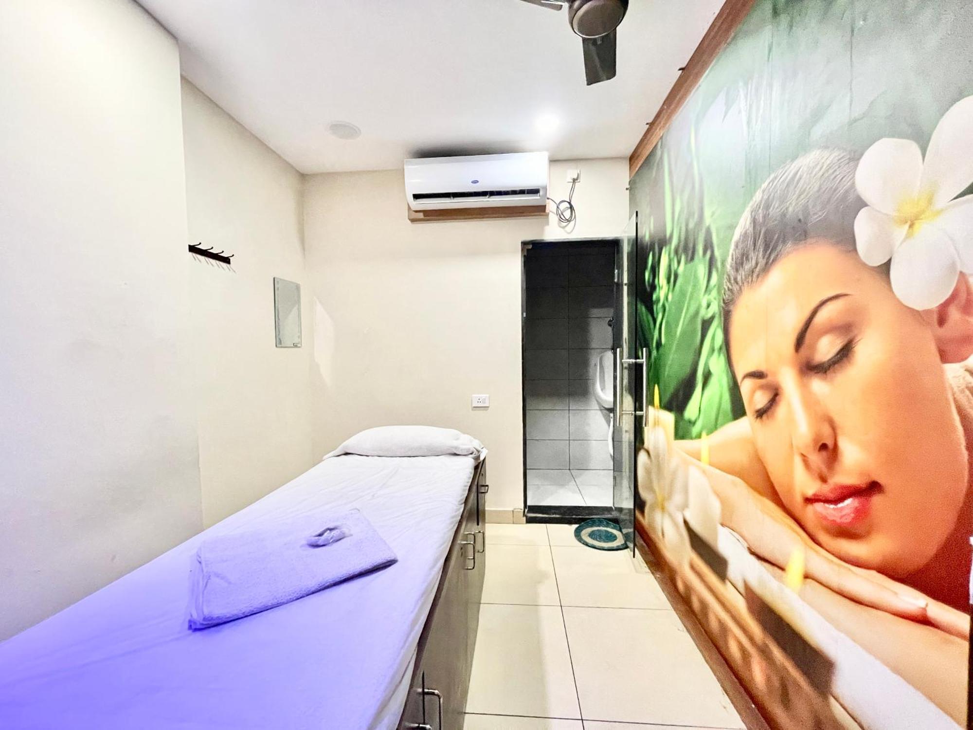 Rockbay ! Puri, Swimming Pool-lift-and-parking-facility Near Sea Beach & Temple Breakfast Included 4* Puri