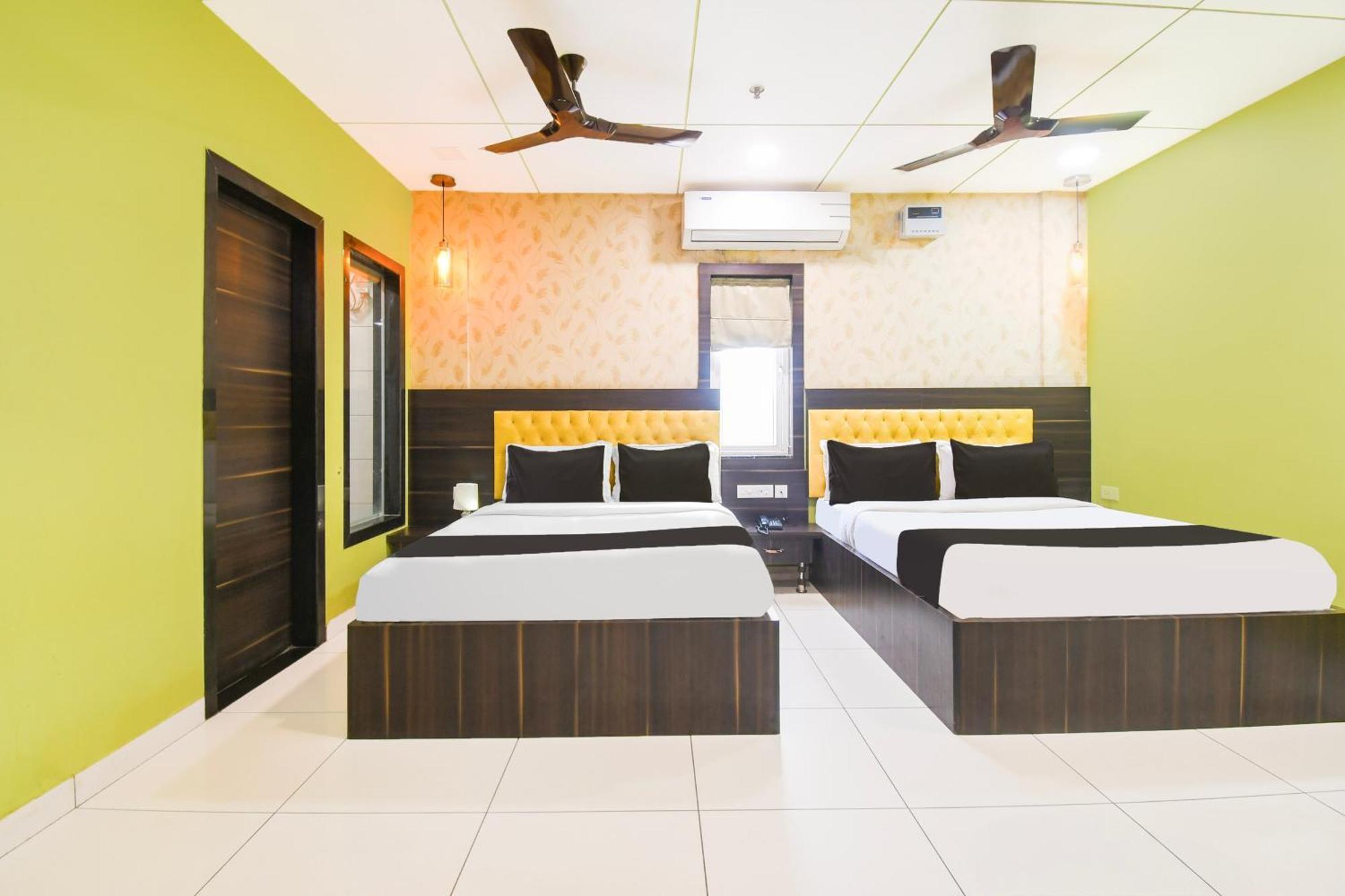Hotel Super Townhouse Near Marine Drive