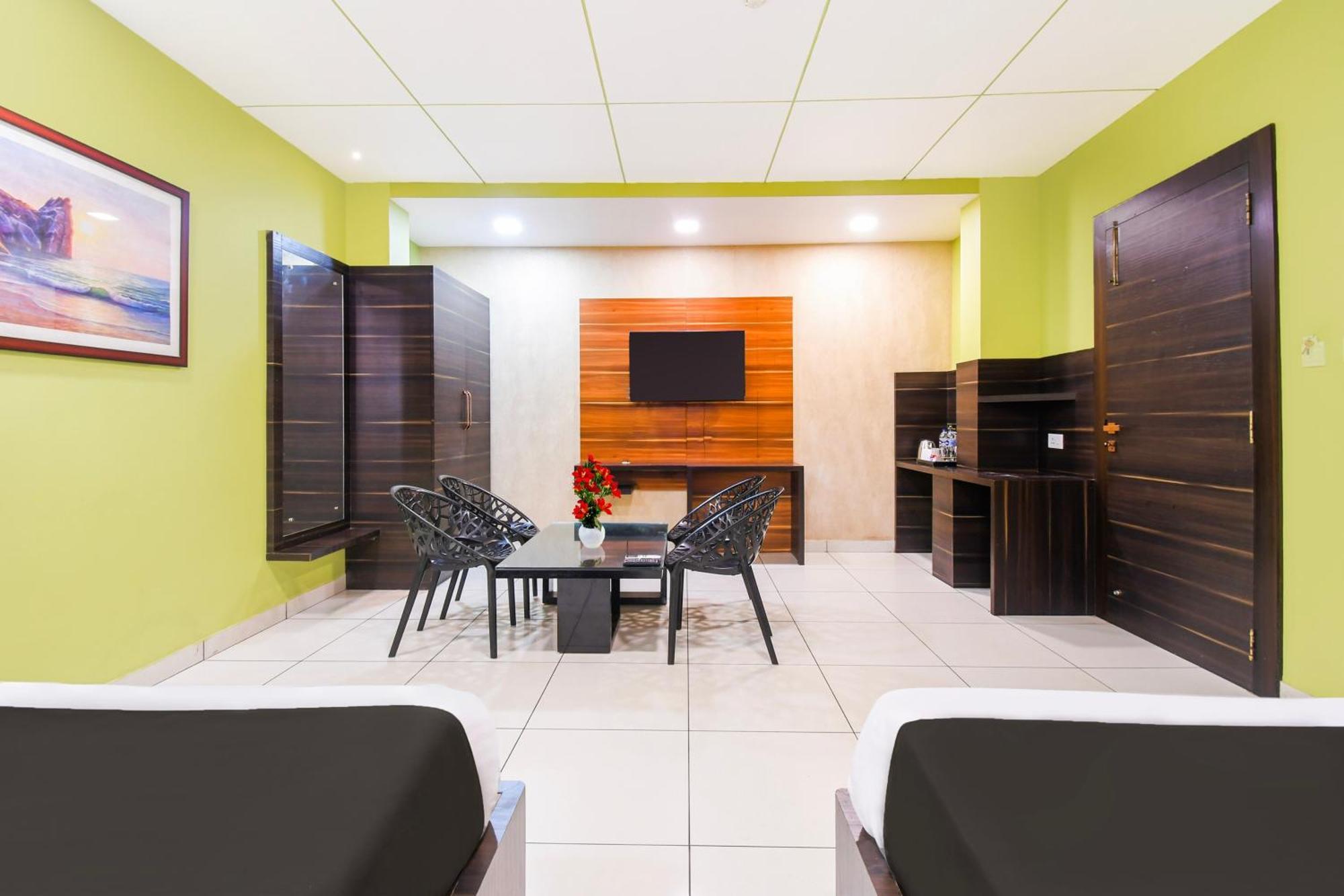 Super Townhouse Near Marine Drive Hotel *