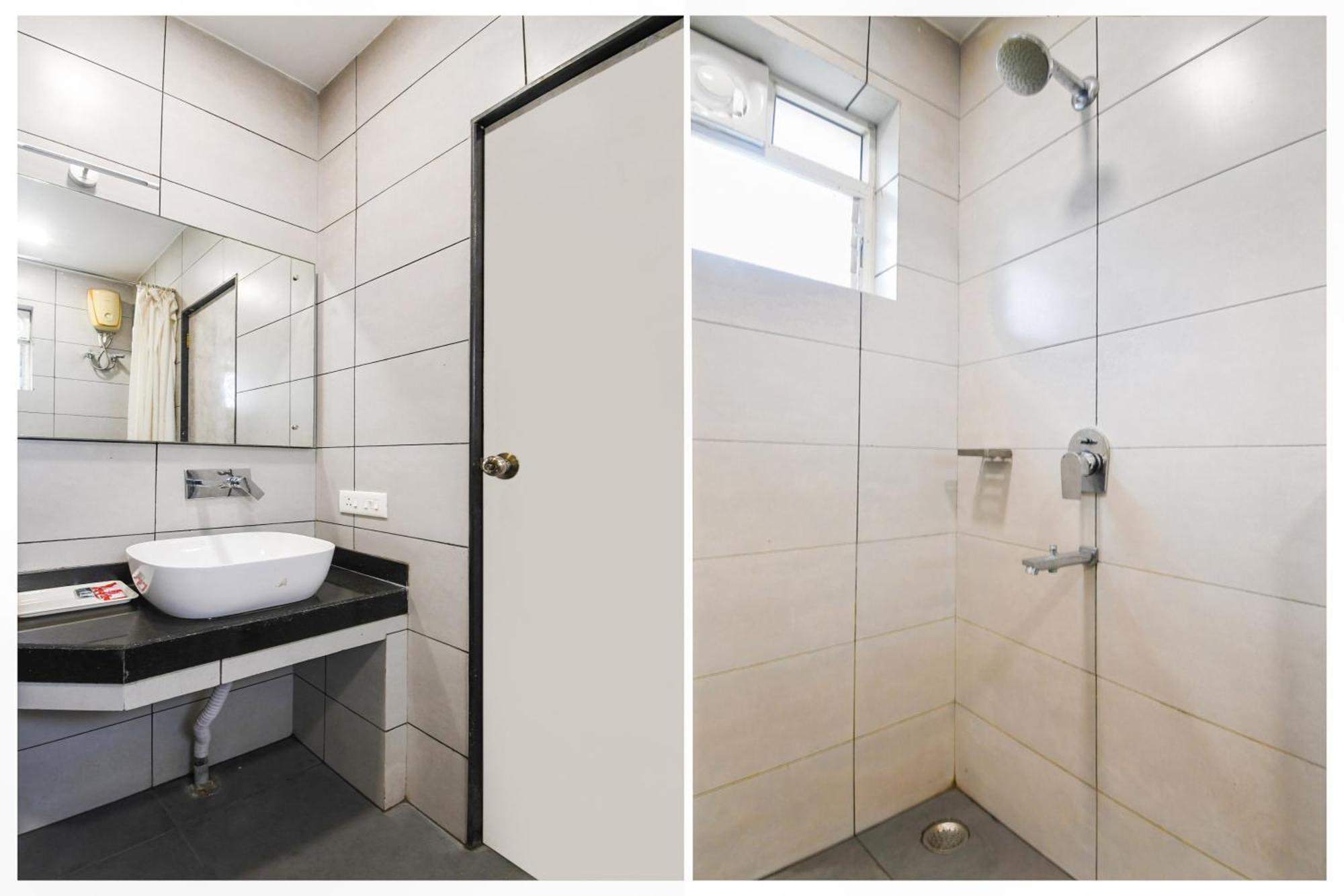 Super Townhouse Near Marine Drive Hotel
