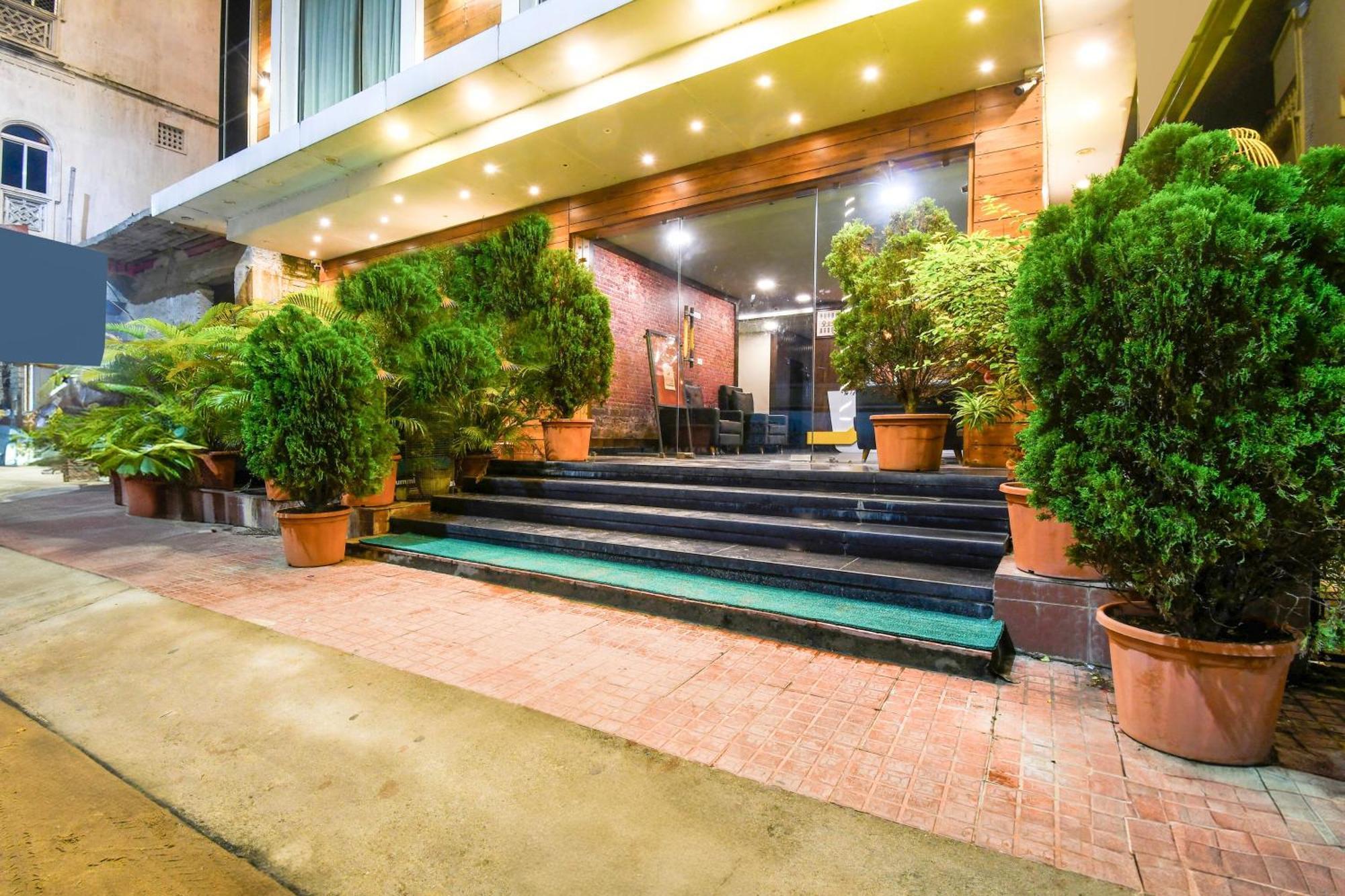 Hotel Super Townhouse Near Marine Drive *