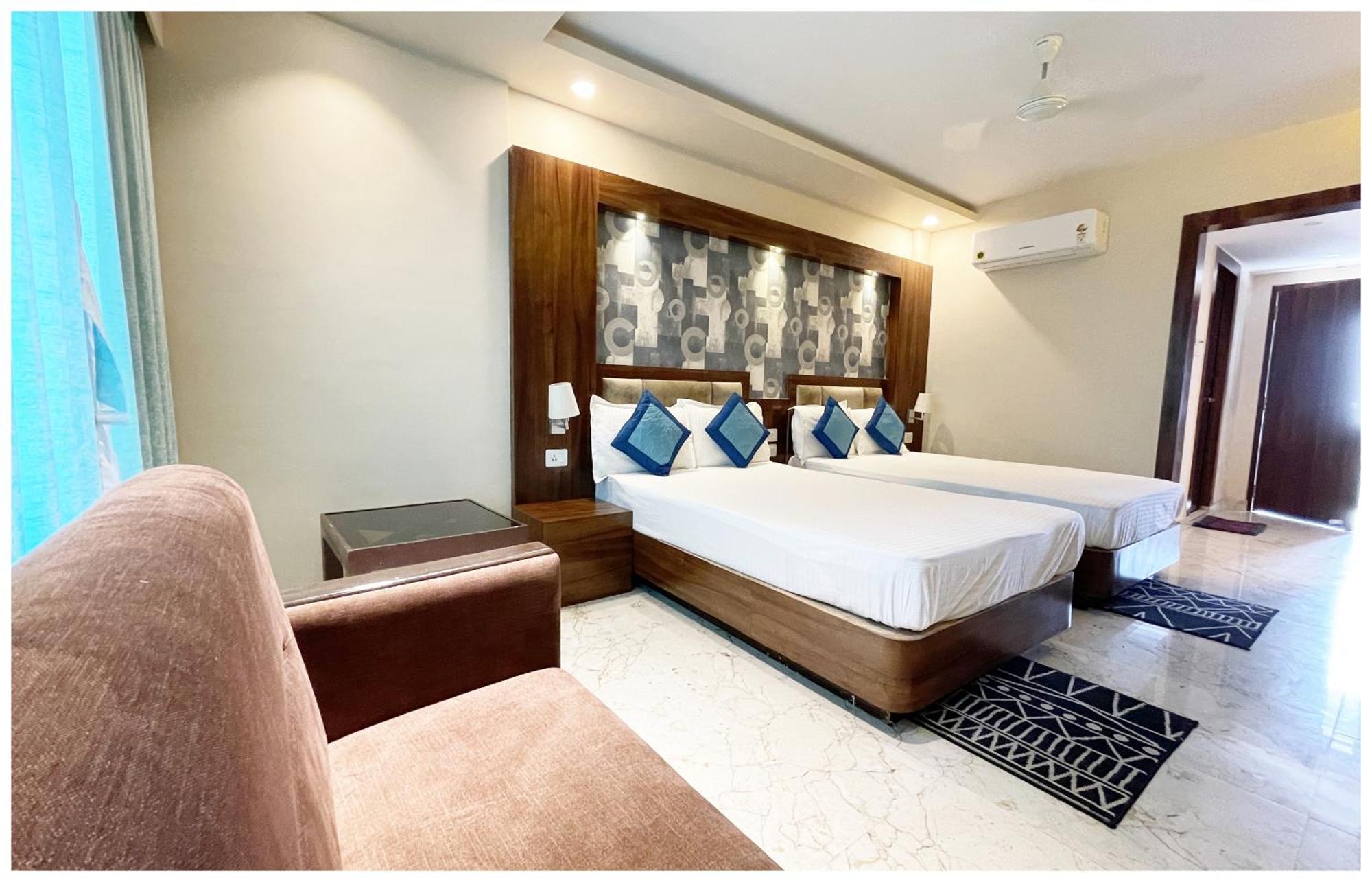 Hotel A M B I K A - P A L A C E Near Sea Beach And Temple 4*