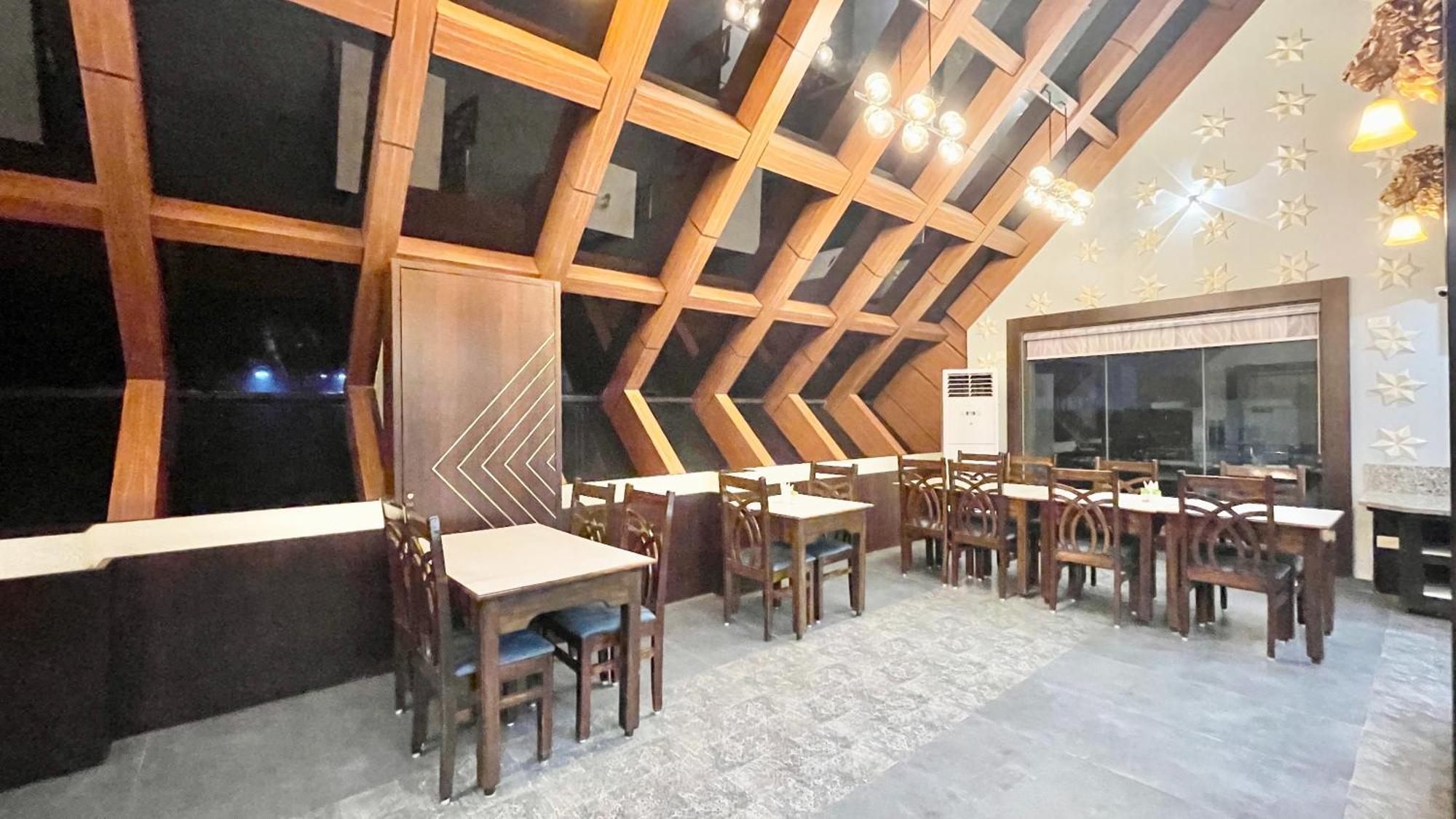 A Luxury K-u-b-e-r P-a-l-a-c-e - Fully Air Conditioned At Prime Location - Near Sea And Temple - Hygiene & Spacious - With Wifi- Lift And Parking Facilities - In Hotel