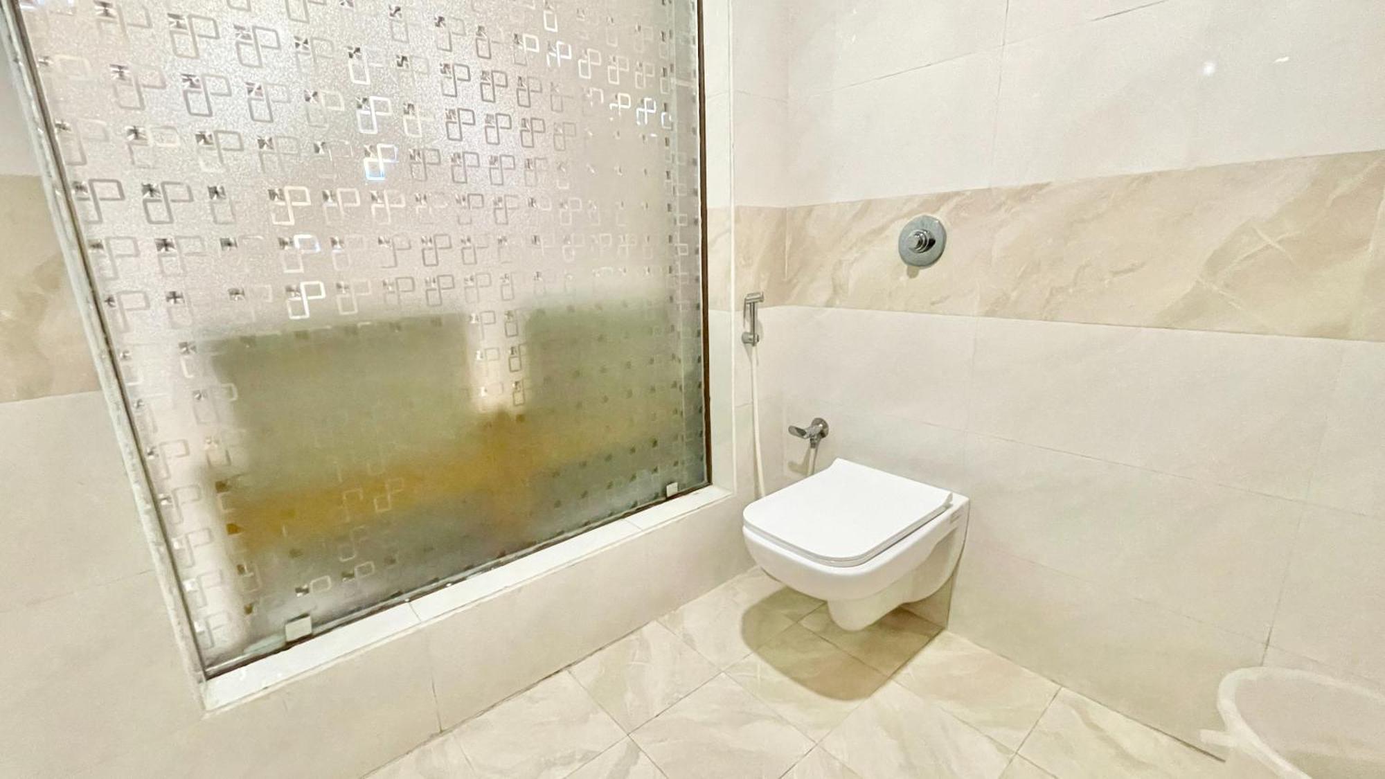 A Luxury K-u-b-e-r P-a-l-a-c-e - Fully Air Conditioned At Prime Location - Near Sea And Temple - Hygiene & Spacious - With Wifi- Lift And Parking Facilities - In Hotel 3*