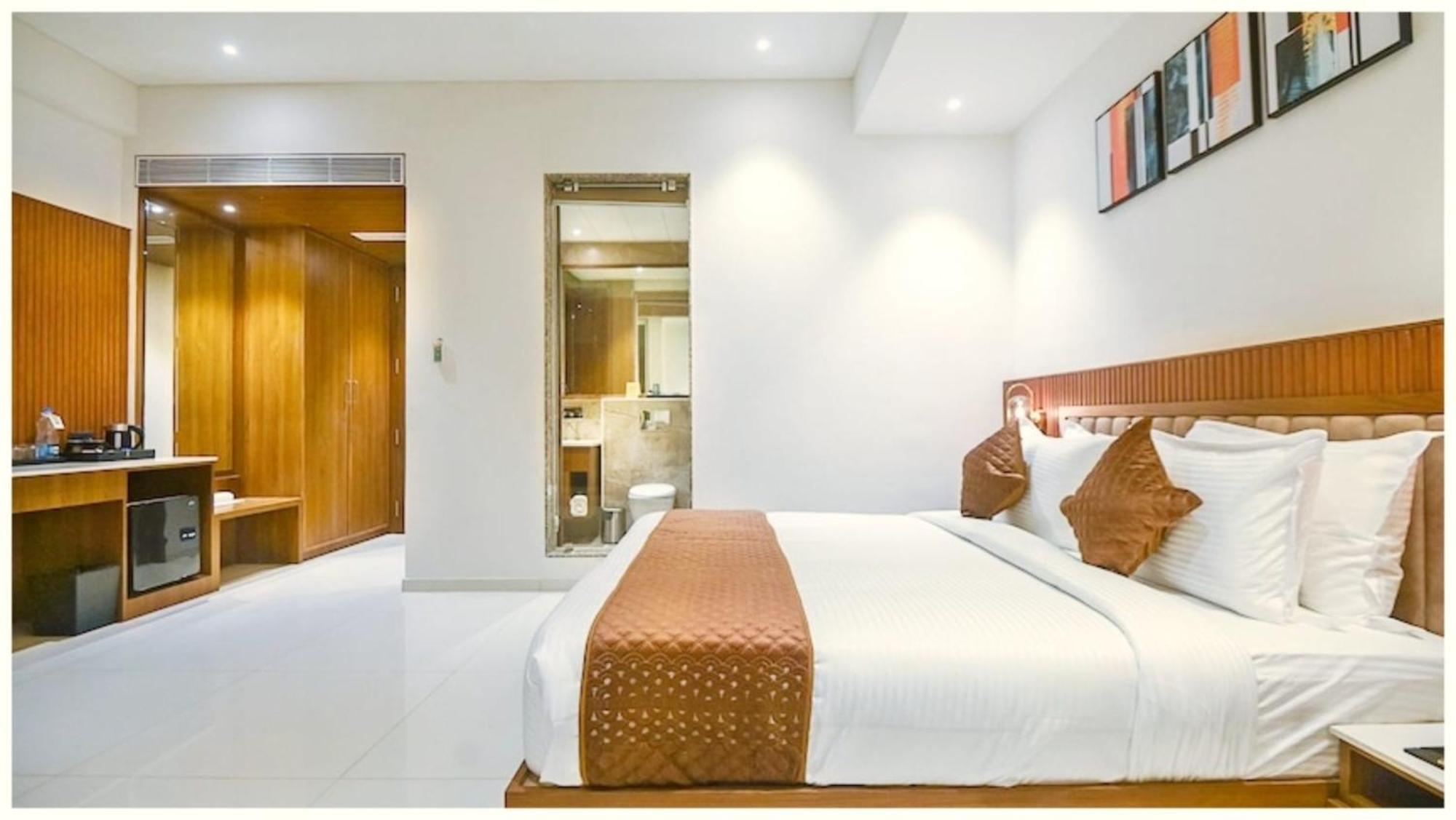 Sea View Hotel- New - S H R I - Gajanana - Near Jagannath Temple - Fully Air Conditioned Hotel - Best Luxuary Hotel
