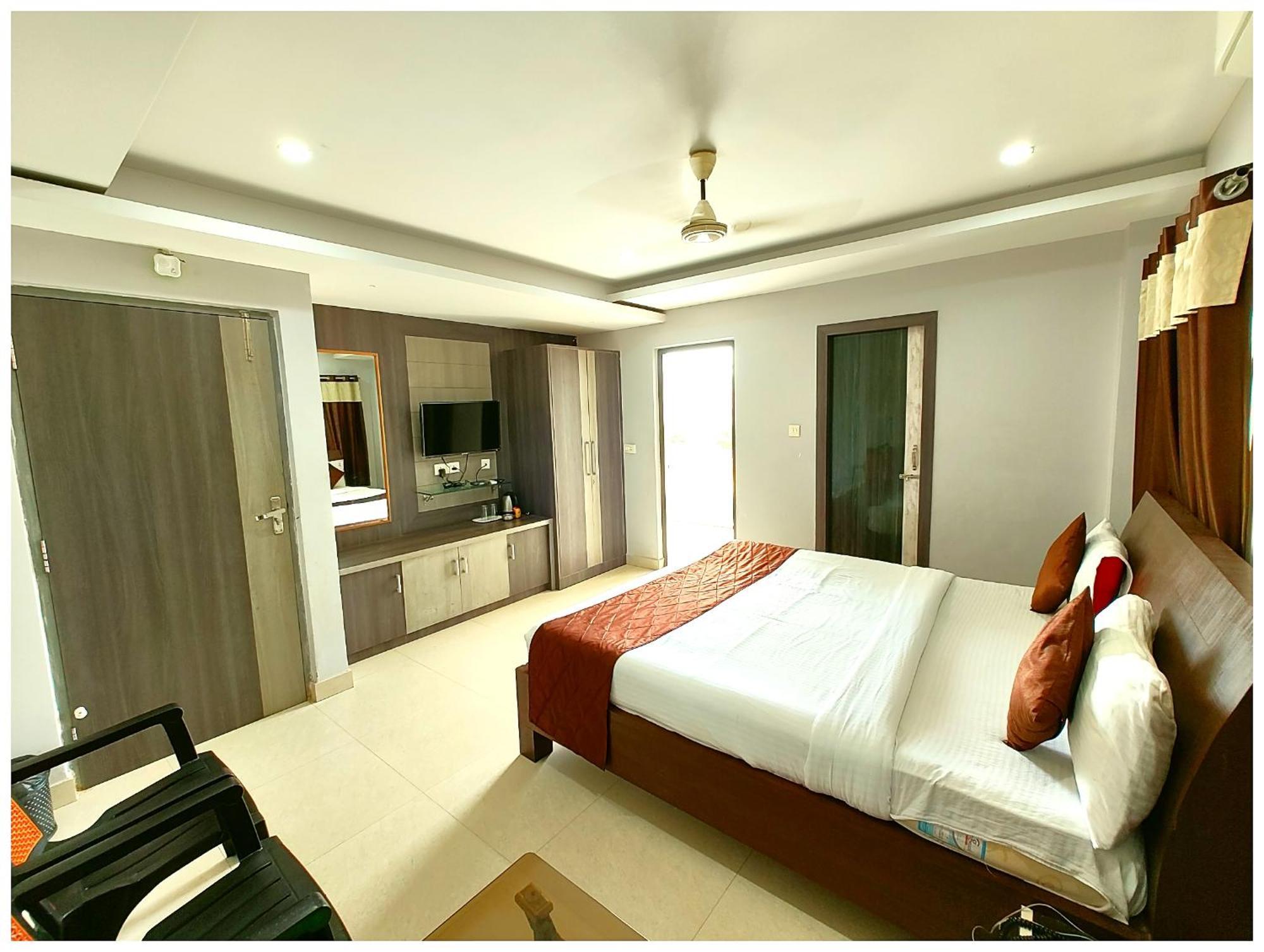 Hotel M R Shivangi Near Sea 3*