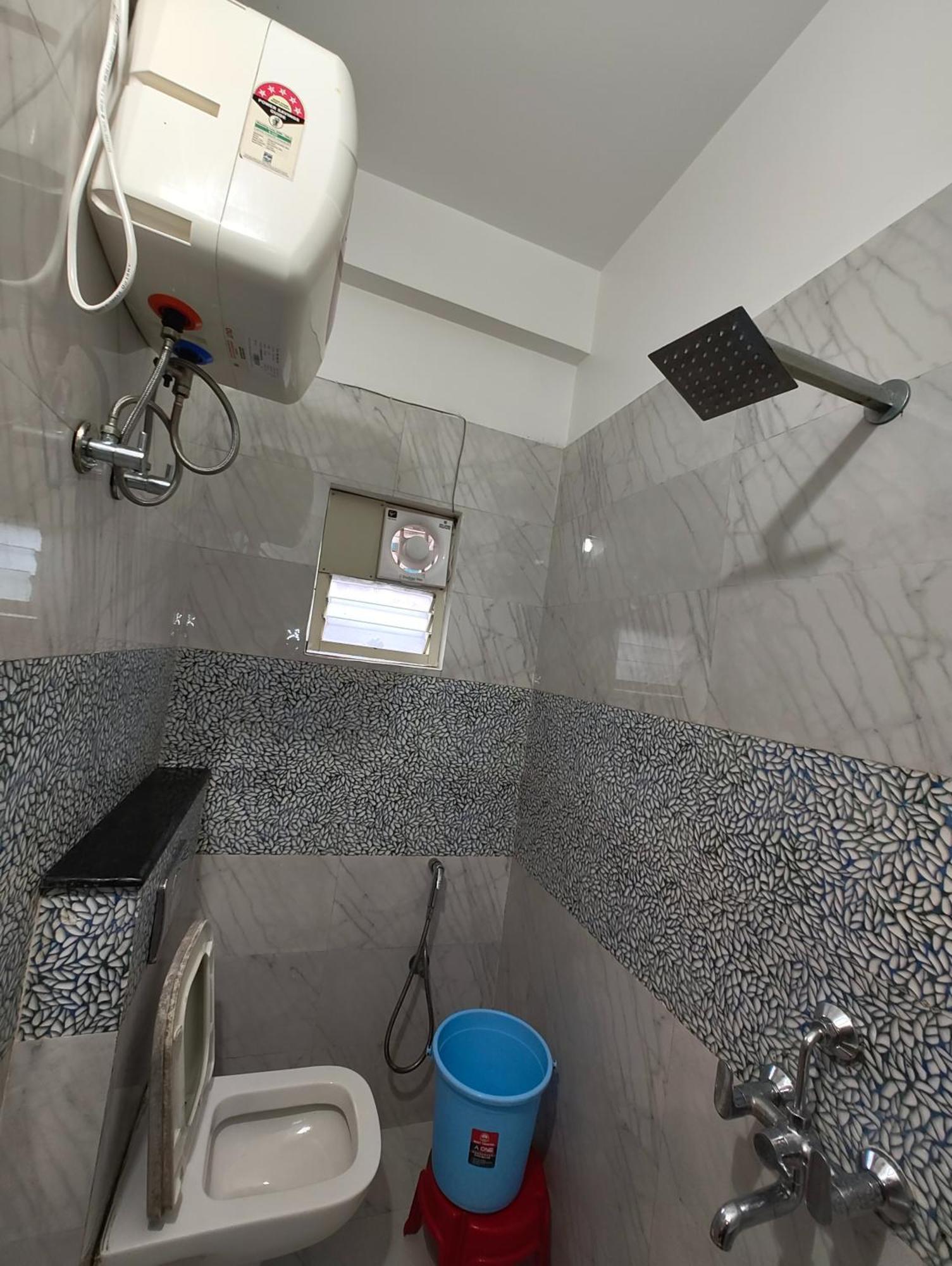 Town Near Golden And Temple - Fully-air-conditioned-with-lift-wifi-home Style-food Menu-and Parking Facilities - Book Now Hotel