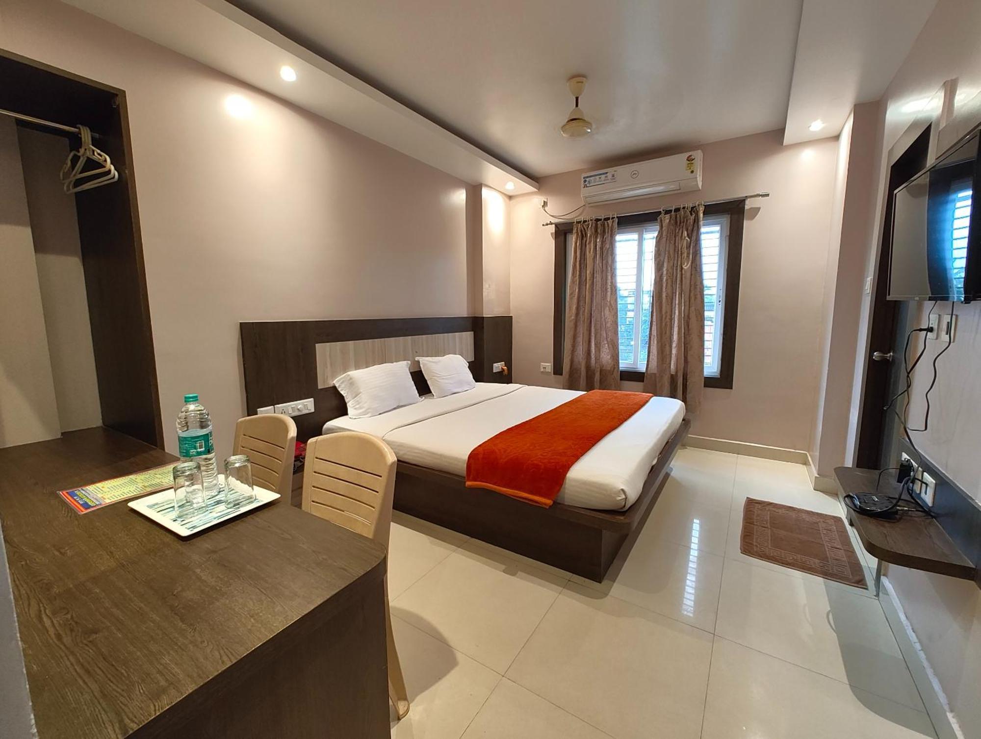 Town Near Golden And Temple - Fully-air-conditioned-with-lift-wifi-home Style-food Menu-and Parking Facilities - Book Now Hotel Puri