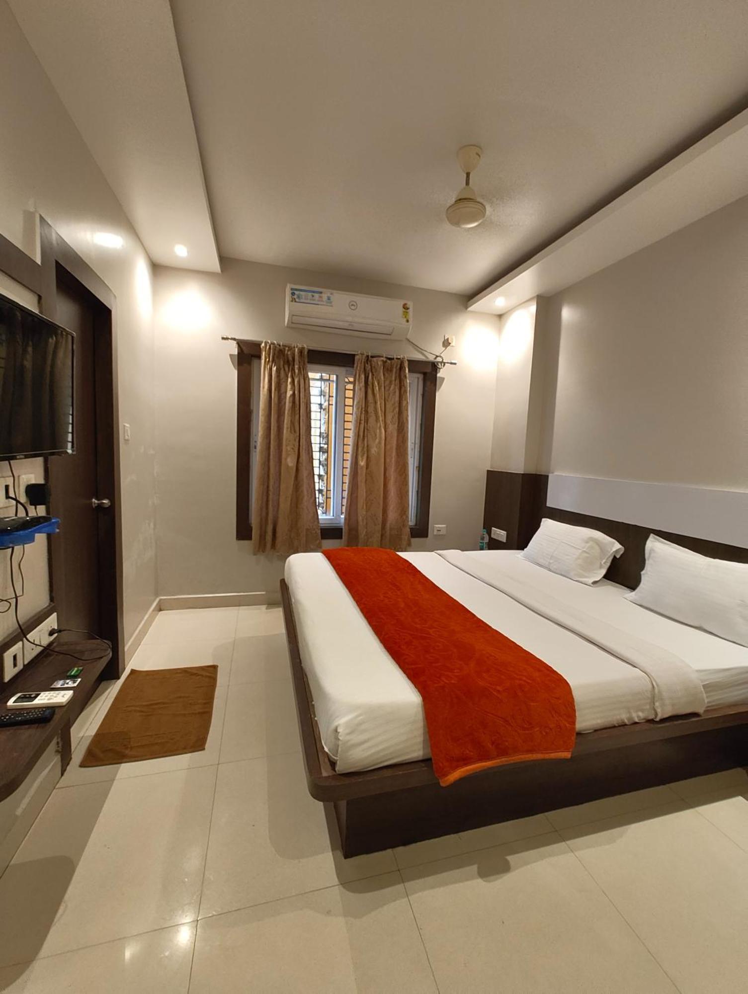 Town Near Golden And Temple - Fully-air-conditioned-with-lift-wifi-home Style-food Menu-and Parking Facilities - Book Now Hotel Puri