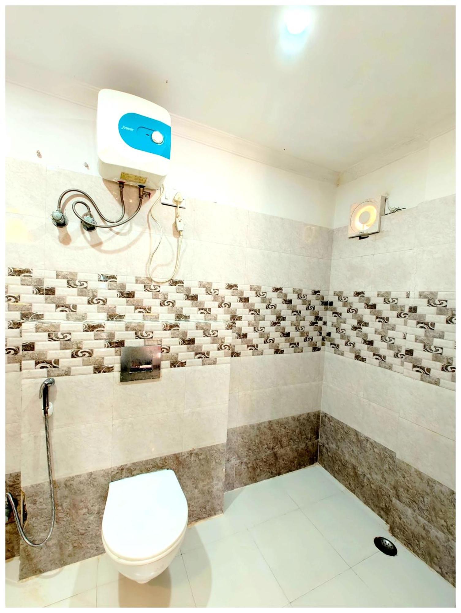 Dreamland - All-room-sea-facing-with-attached-balcony- New Marine Drive Road - Lift-wifi-parking-restaurant Facilities Hotel 4*