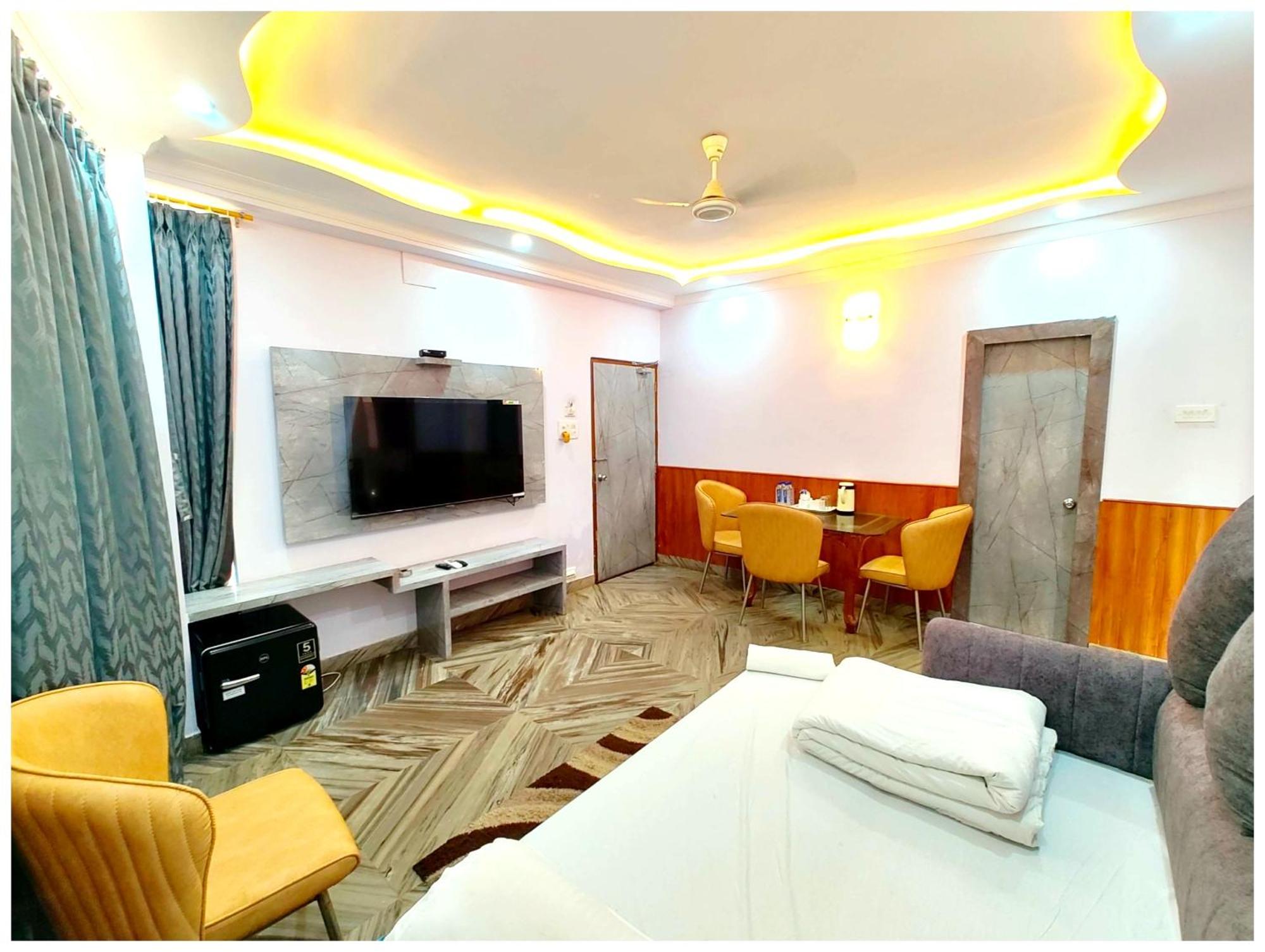 Dreamland - All-room-sea-facing-with-attached-balcony- New Marine Drive Road - Lift-wifi-parking-restaurant Facilities 4*