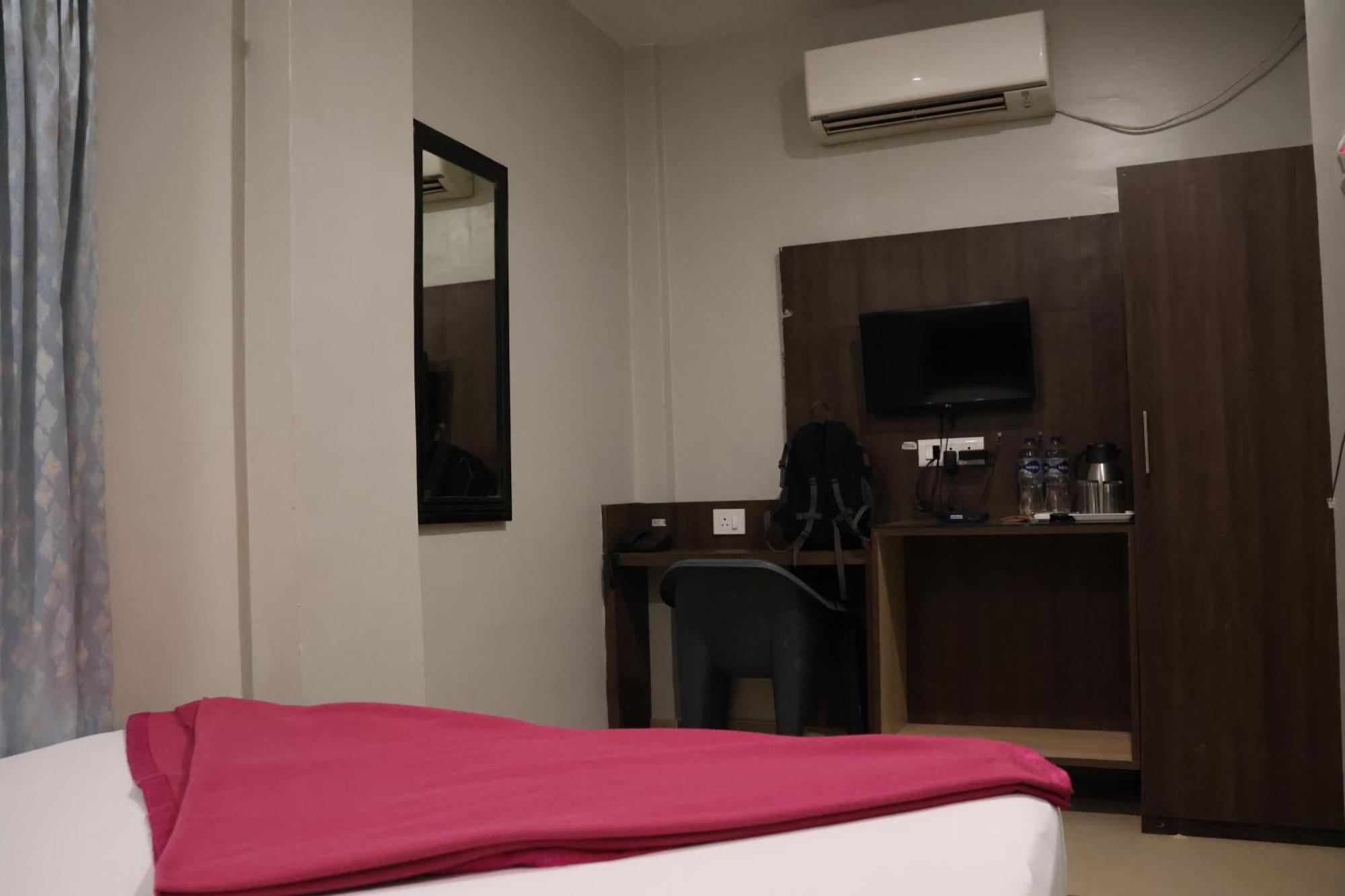 Raghunandan Residency Hotel *
