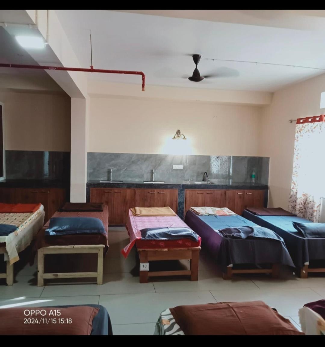 Guest house Sridham 100 Mts From Sea *